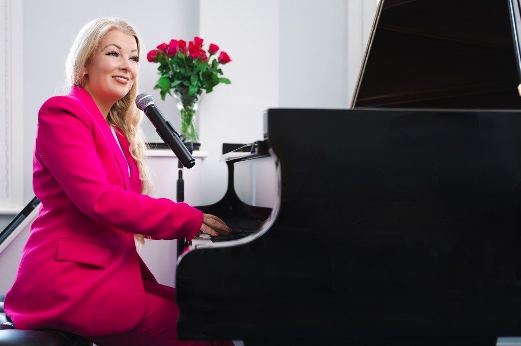 Your perfect choice to impress your guests for a romantic wedding reception or a sing along&nbsp;party!